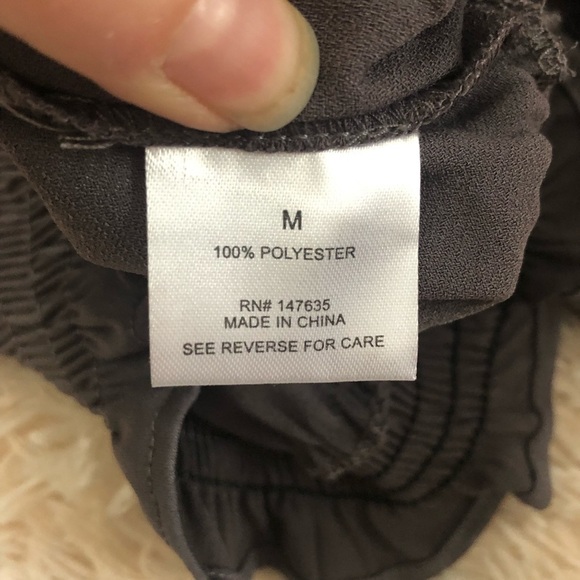 Romeo & Juliet Couture ruffle trim top medium - Picture 5 of 6